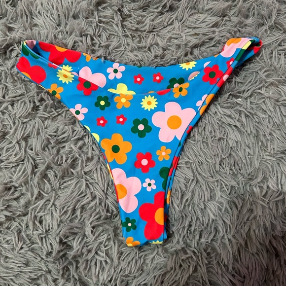 too small - Picture 2 of 3